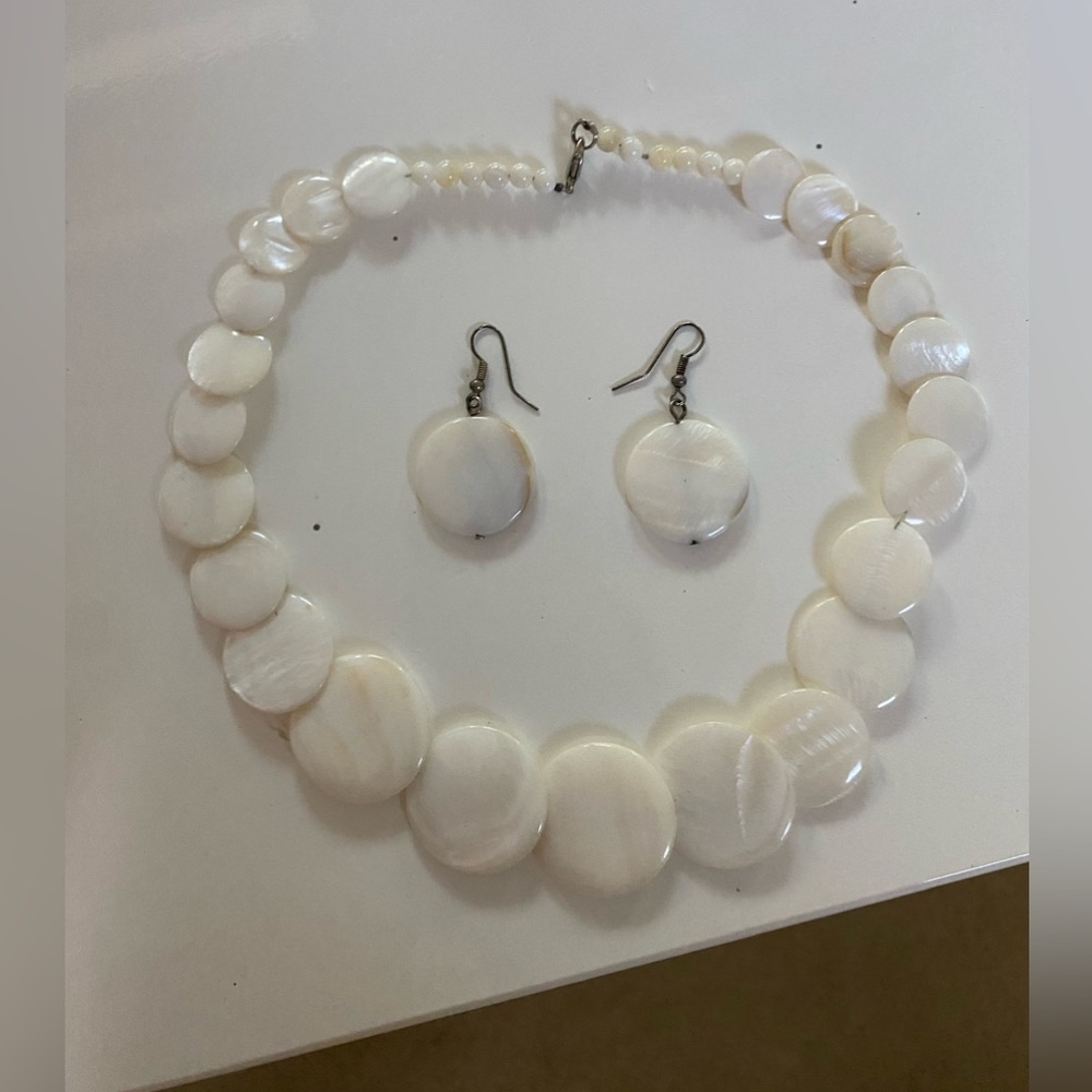 Women Shell White Necklace and Earrings handcrafted in Ecuador.